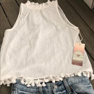 White tank with tásales